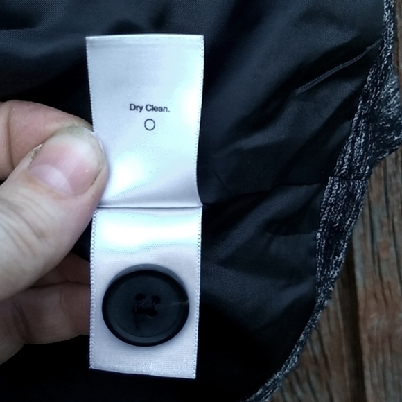 Modest tweed jacket. - Picture 10 of 12